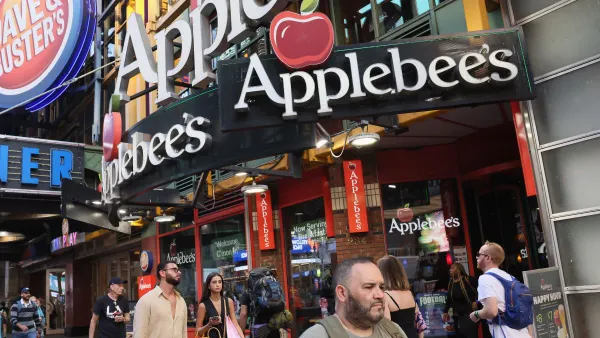 An image of a giant logo that says Applbee's.